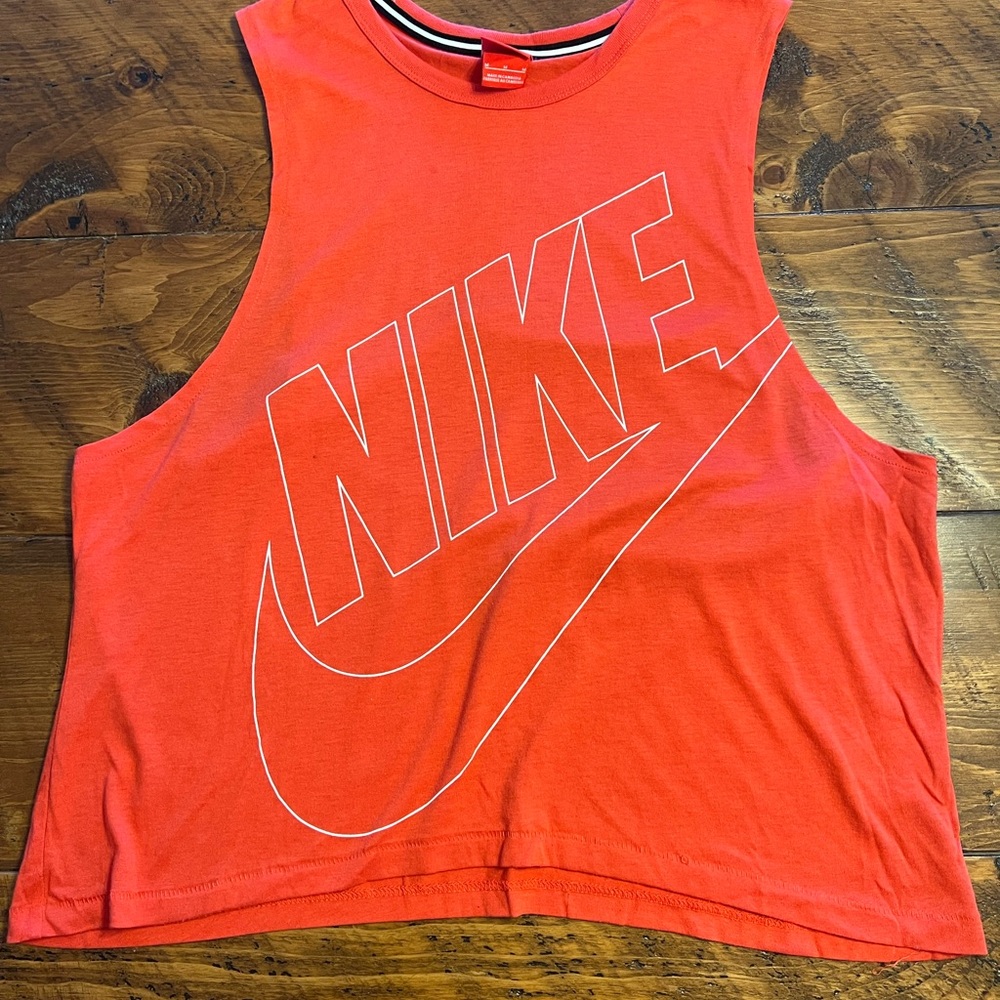 Nike women’s tank top in a beautiful coral red shade
